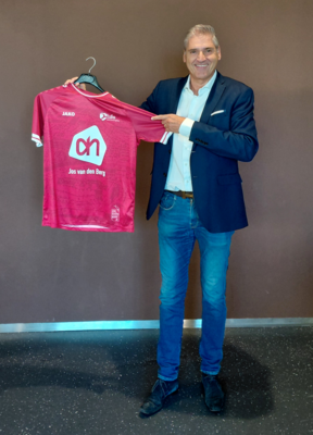 AH Jos van den Berg hoofdsponsor van alle voetbaljeugd AH Jos van den Berg hoofdsponsor van alle voetbaljeugd